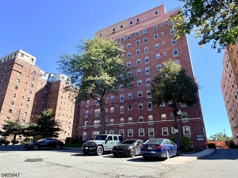 Photo for 70 S Munn Ave 1008