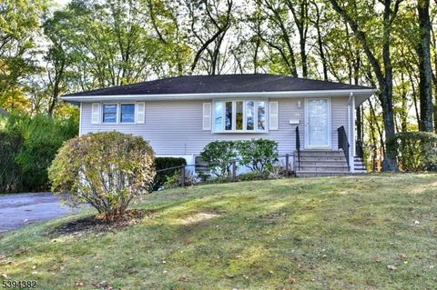 Photo of 247 Rafkind Rd, Bloomingdale, NJ 07403 (MLS # 3995270)