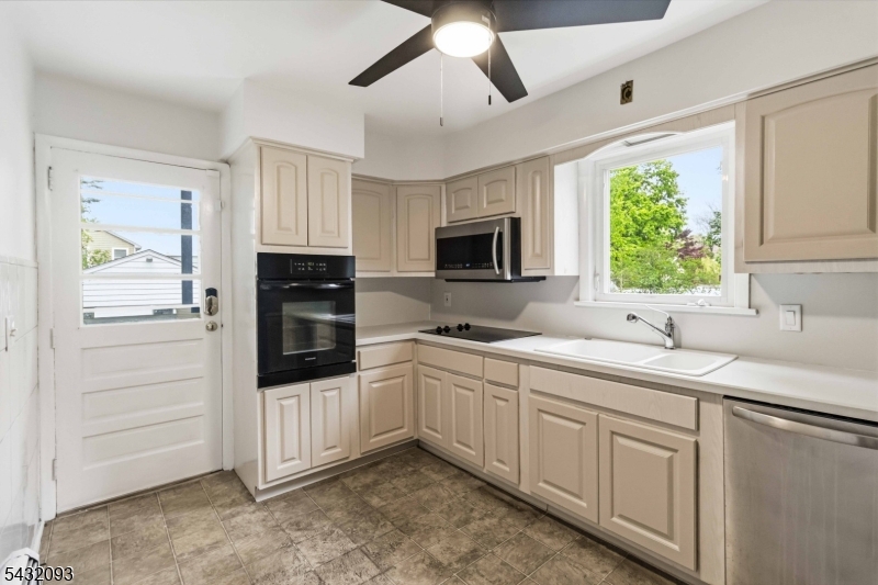 15 Emmet Ave 1