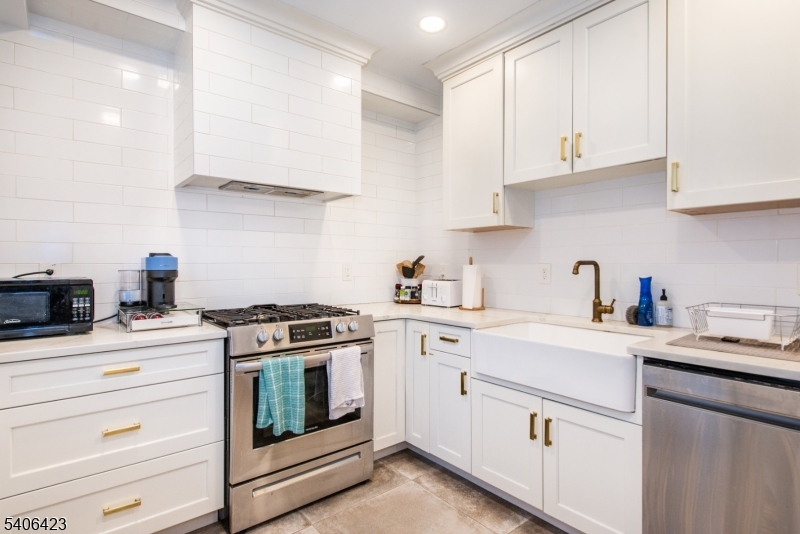 380 Claremoont Avenue 1