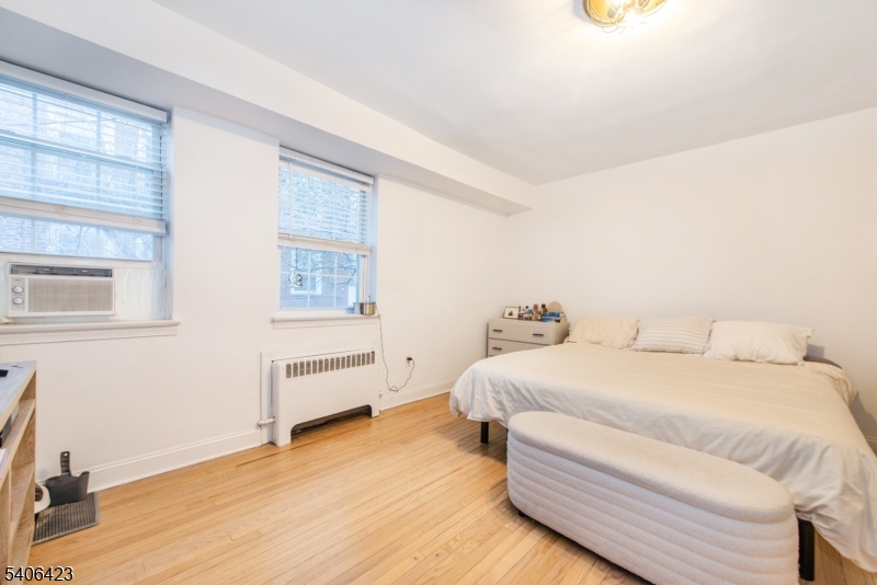 380 Claremoont Avenue 1