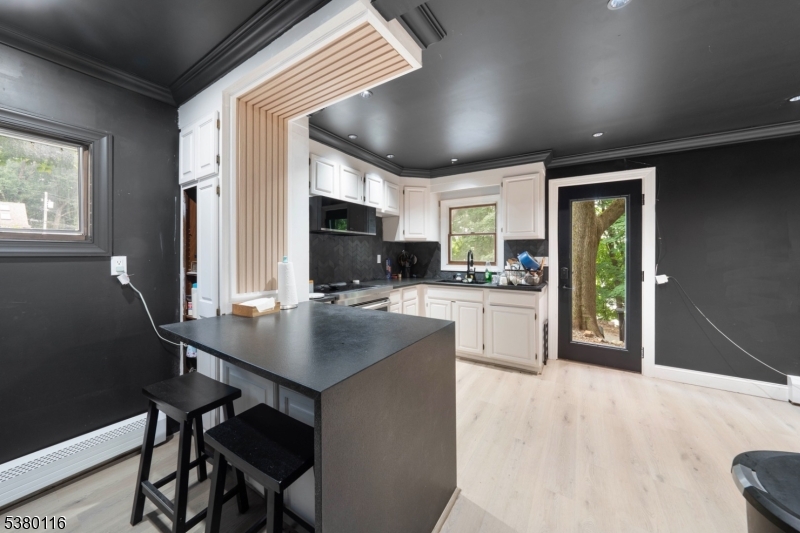 8 Hillside Ave