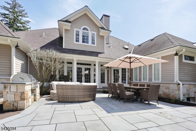 285 E Saddle River Rd