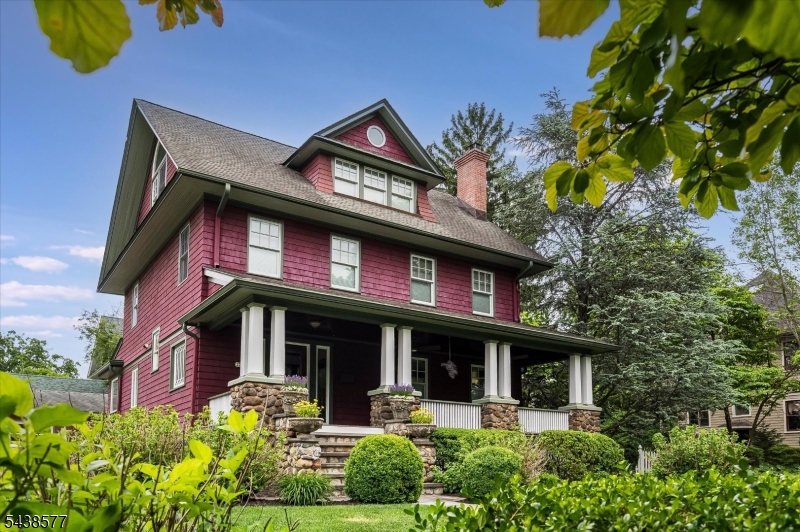 275 Highwood Ave
