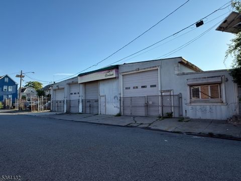 862-868 E 26Th St Paterson City NJ 07513