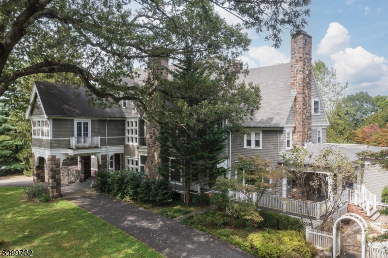 17 Three Gables Rd