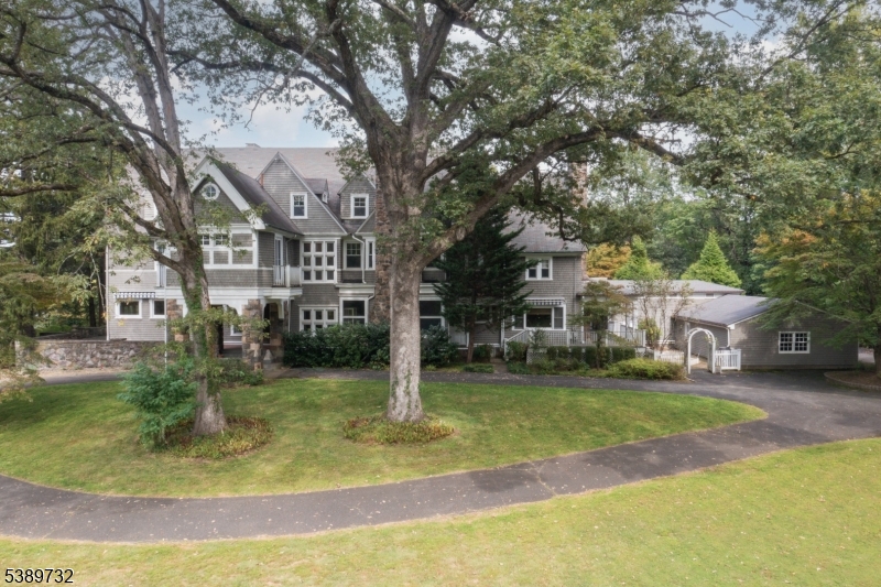 17 Three Gables Rd