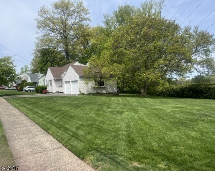 98 Bromley Pl