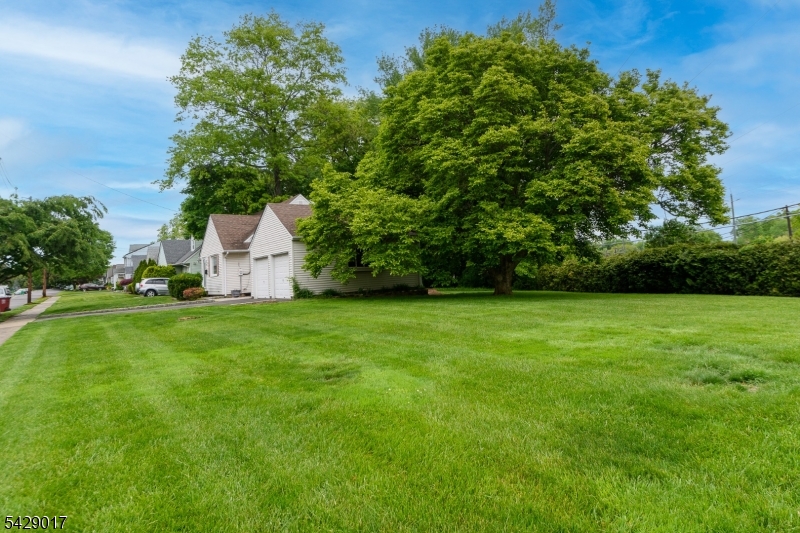 98 Bromley Pl