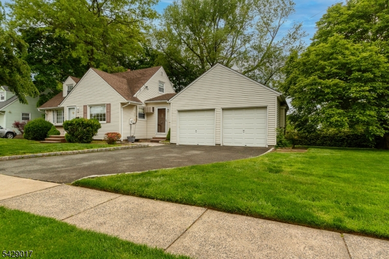 98 Bromley Pl