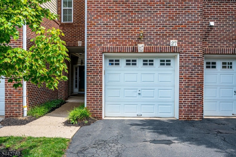 27 Taft Ln