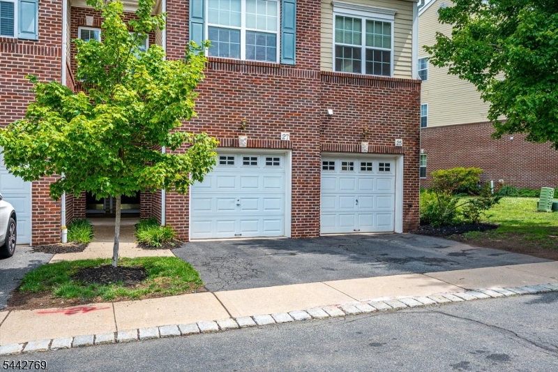 27 Taft Ln