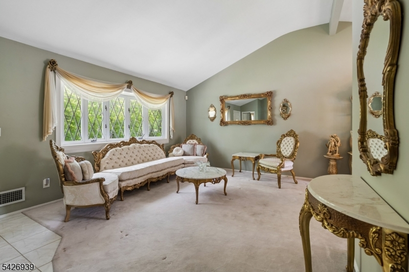 135 Roosevelt Ave