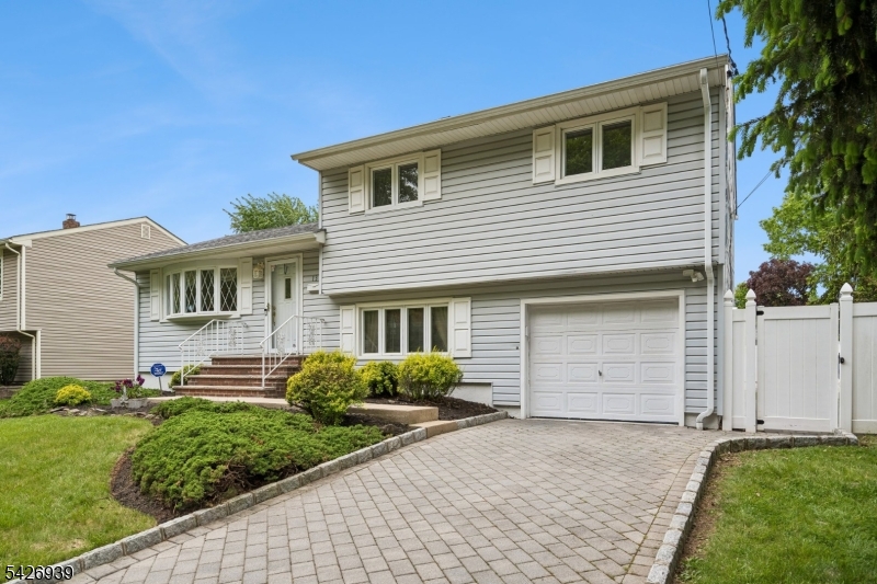 135 Roosevelt Ave