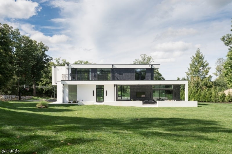 62 Geiger Ln