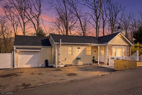 23 Roosevelt Trl Hopatcong Boro NJ 07843