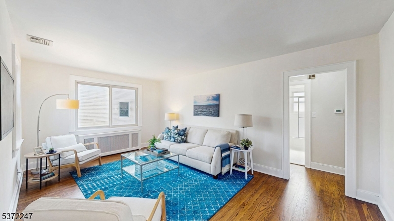 10 Ridgedale Ave West