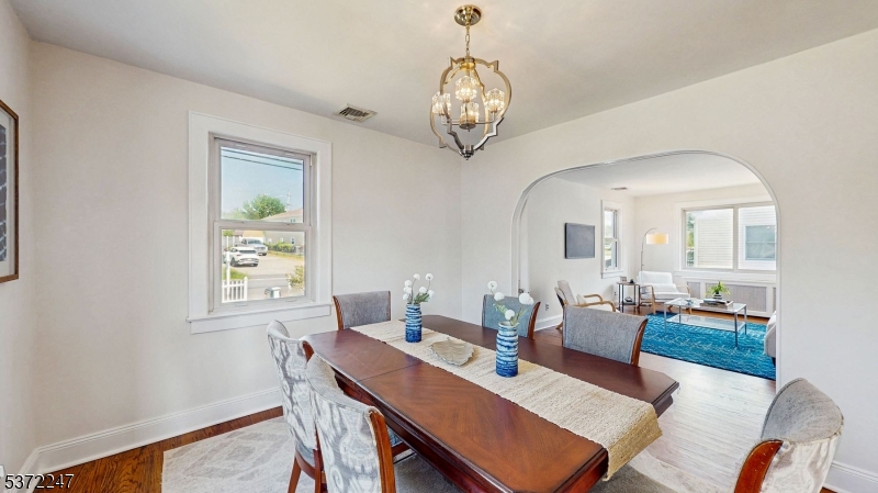 10 Ridgedale Ave West