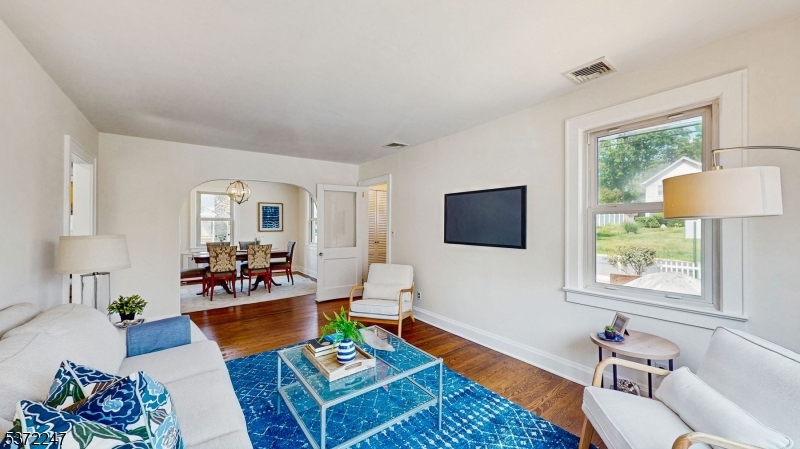 10 Ridgedale Ave West