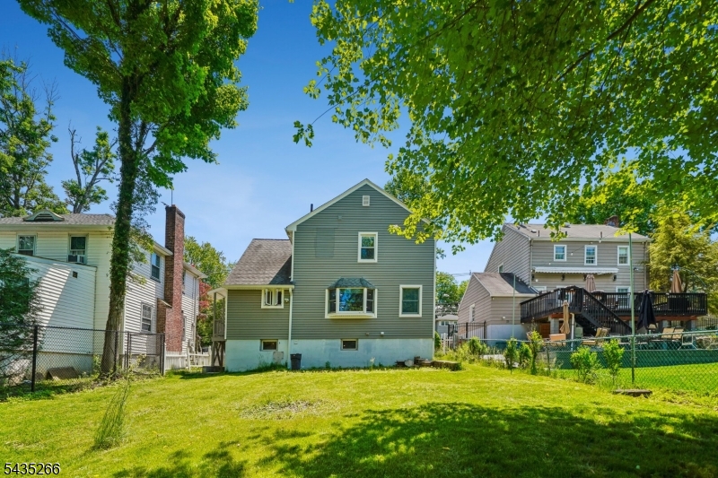 29 Laurel Ave