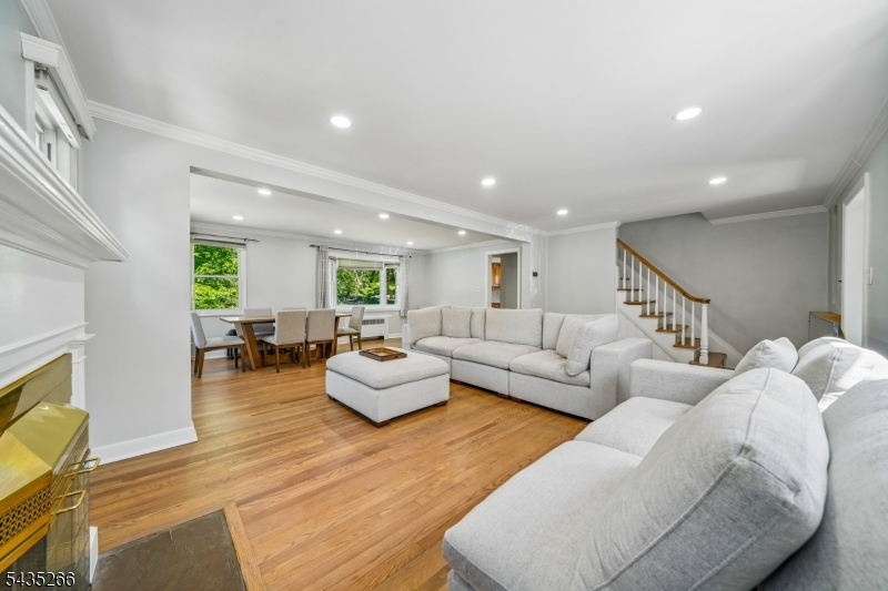 29 Laurel Ave