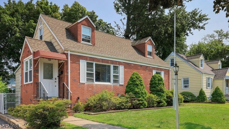 13 Macarthur Ave