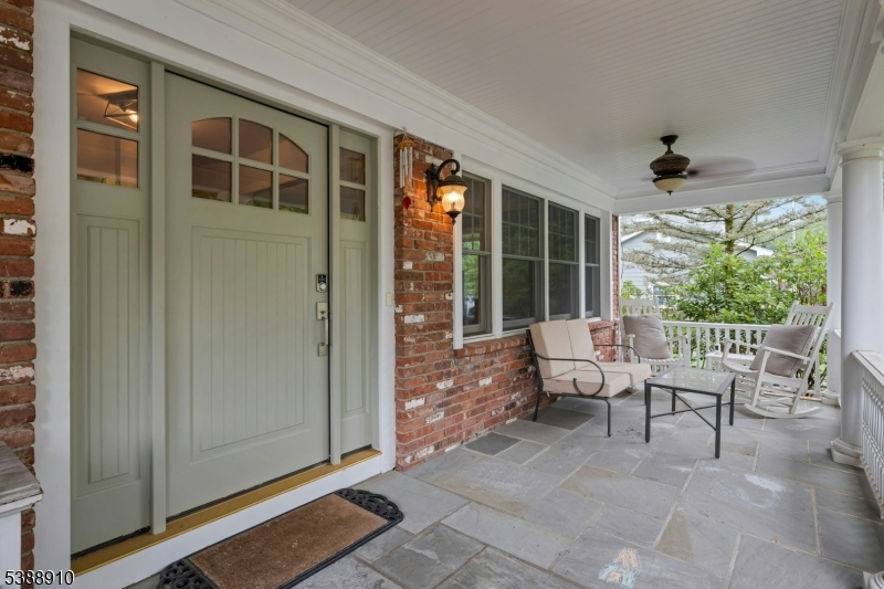 6 Fox Rd
