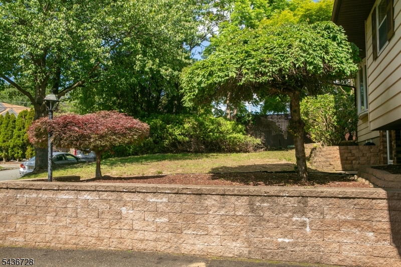 44 Adelphia Rd
