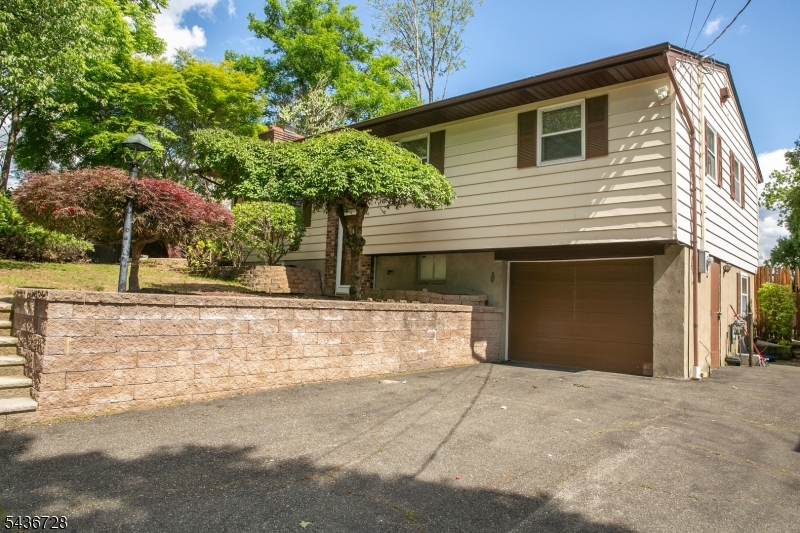 44 Adelphia Rd
