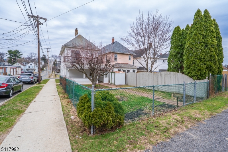 2 Wilson St