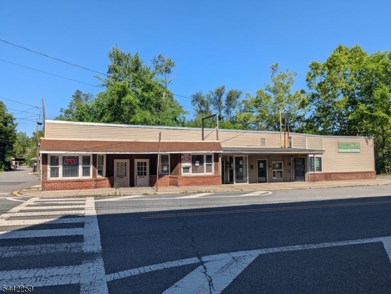 2-8 Greenwich St, Belvidere, NJ 07823