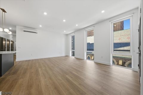 21 Lincoln Park 302 Newark City NJ 07102