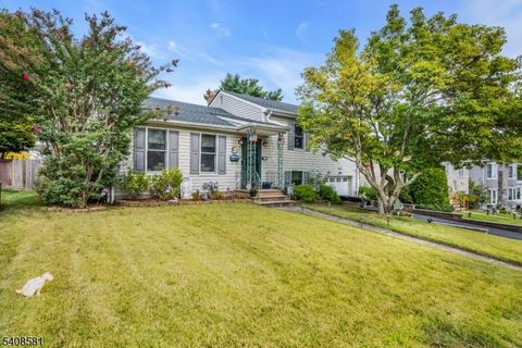 Photo of 18 Mountainview Dr, Clifton, NJ 07013 (MLS # 4007510)