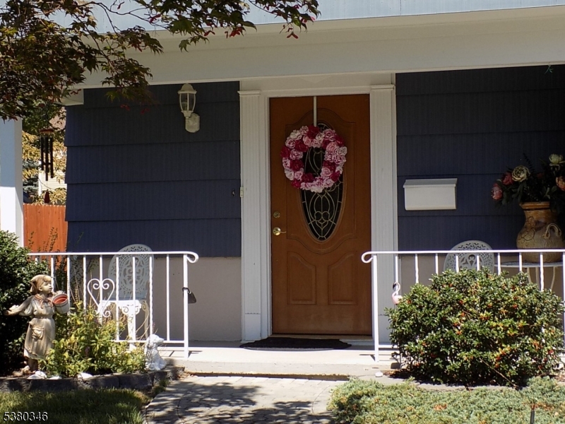 24 Della Ave