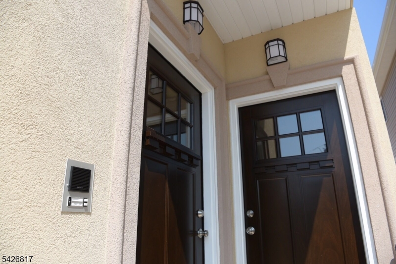 28 Davis St