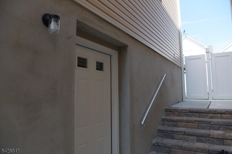 28 Davis St