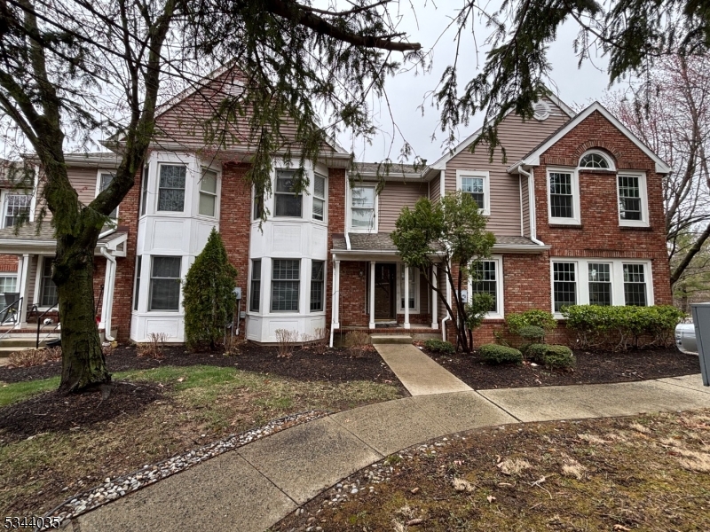 135 Hawthorne Ct