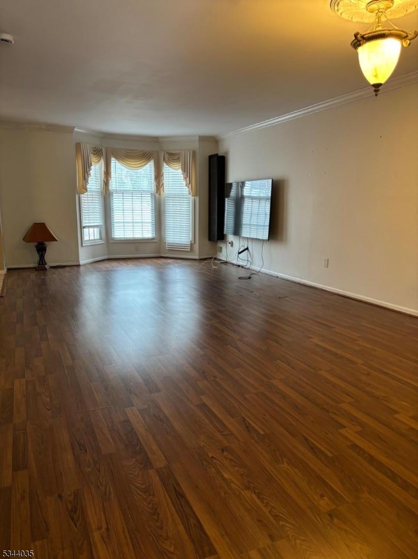 135 Hawthorne Ct