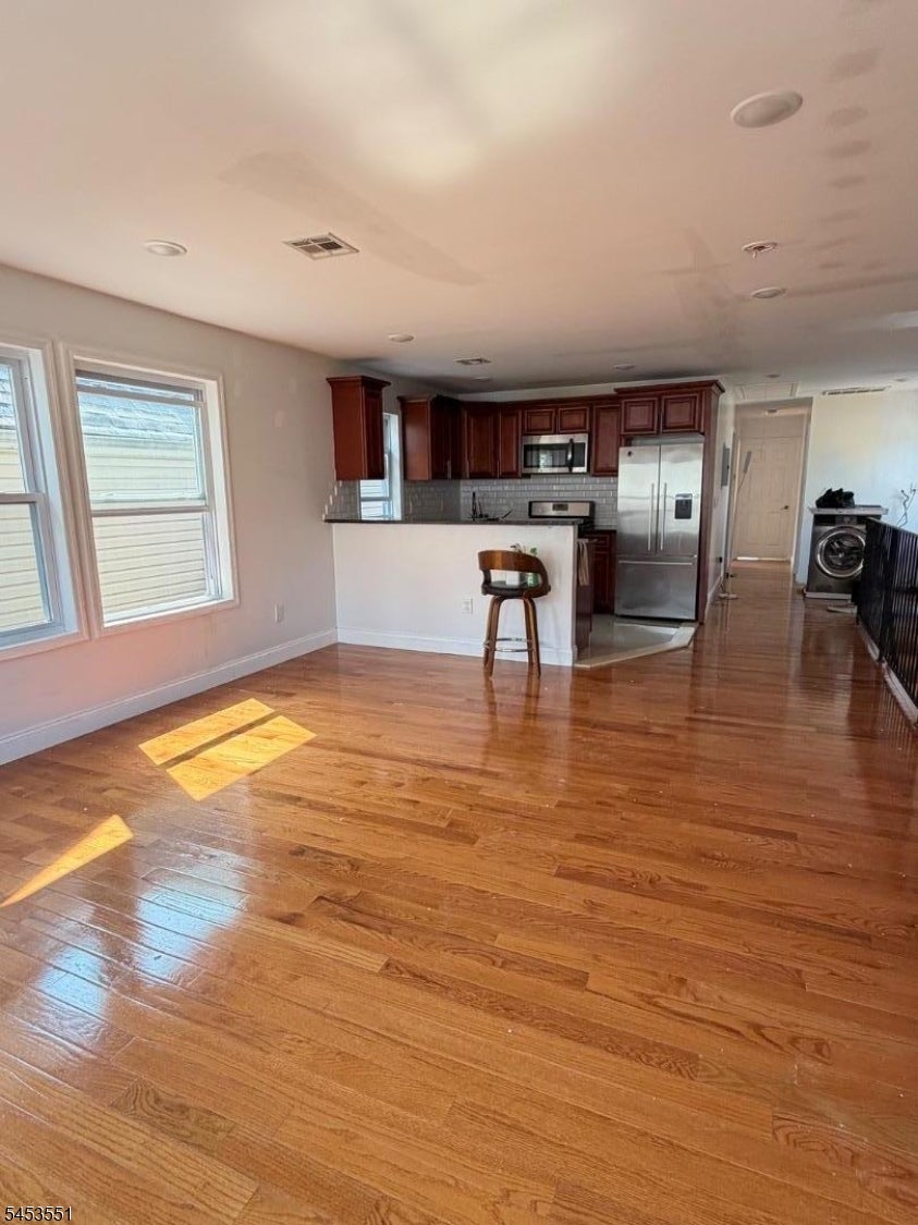 95 Ellis Ave