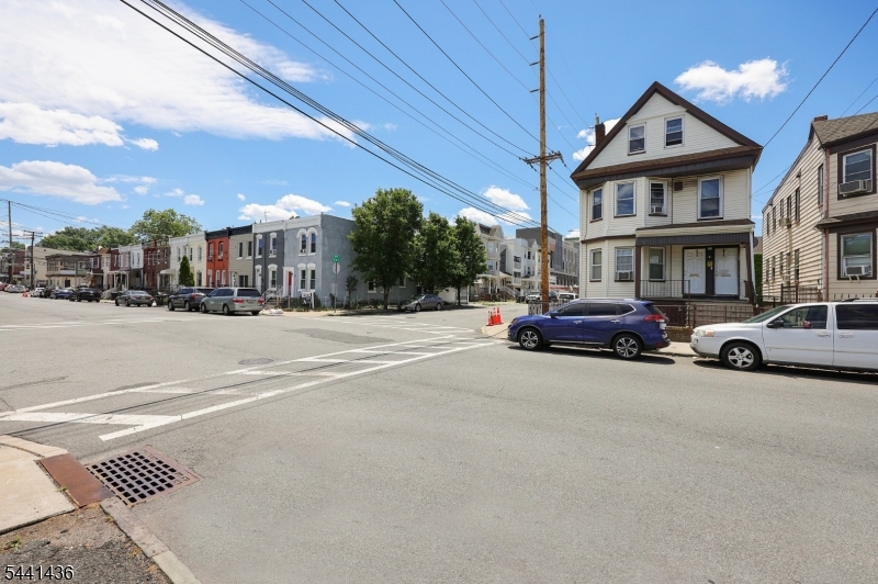 114 9Th Ave
