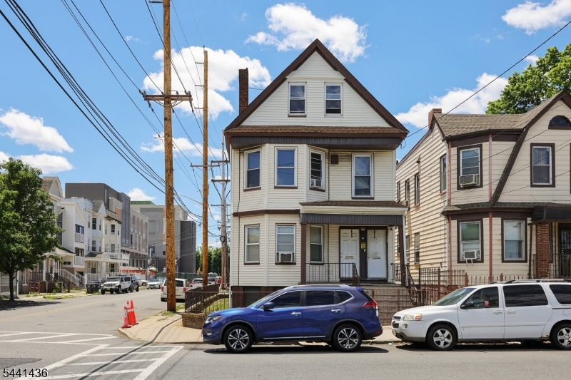 114 9Th Ave
