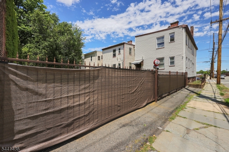 114 9Th Ave