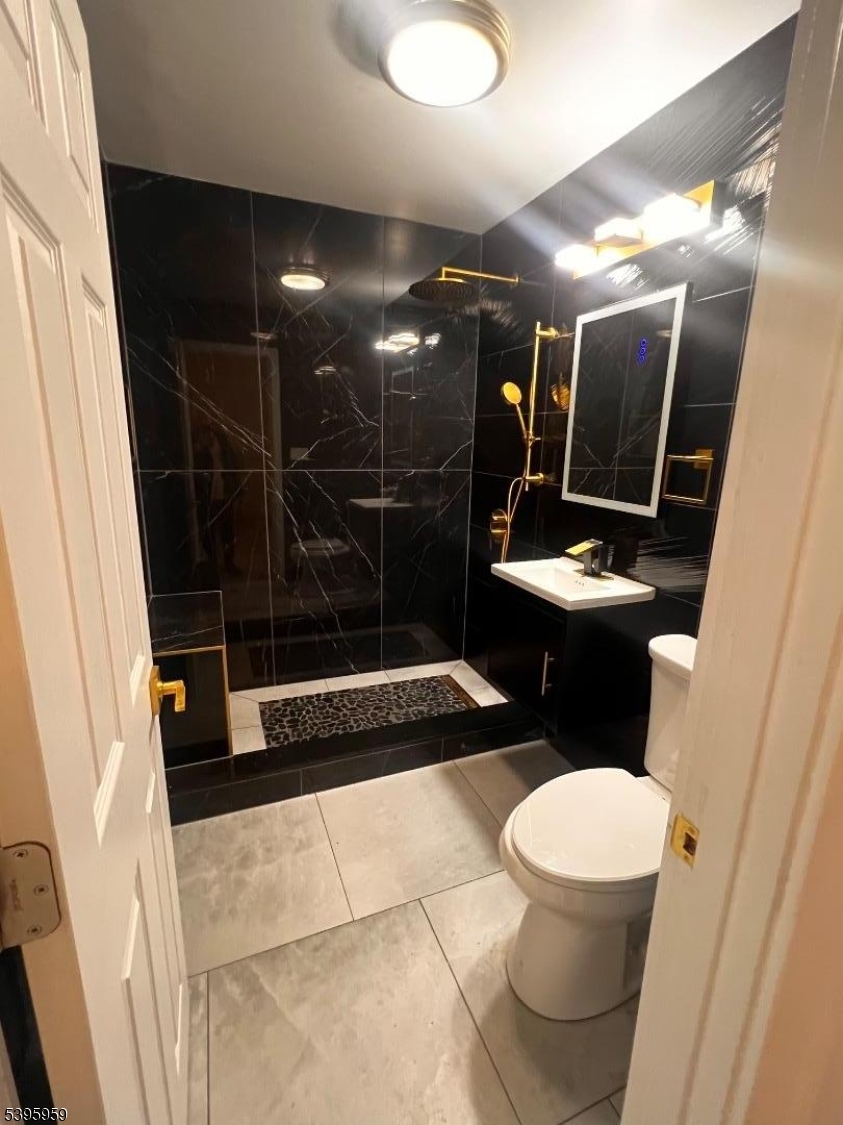 665 Bloomfield Ave 1