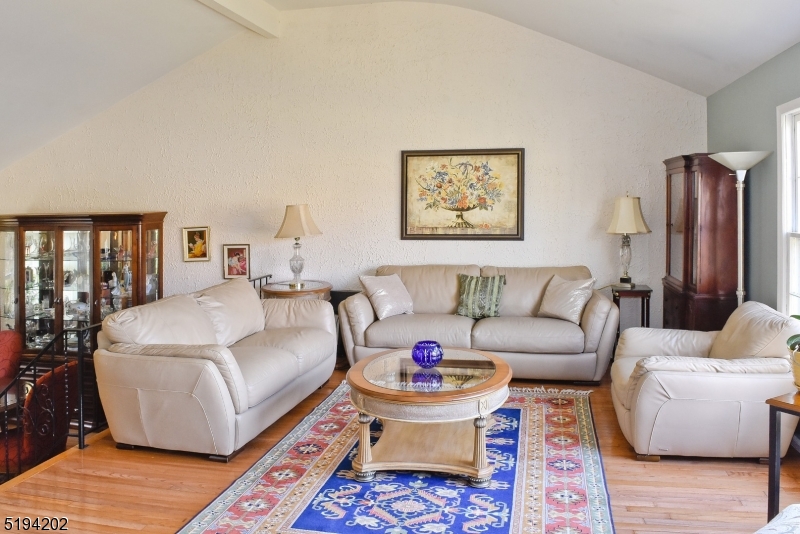 68 Meadowbrook Rd