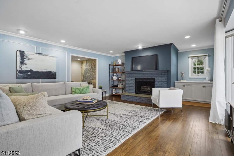 8 Oak Park Dr
