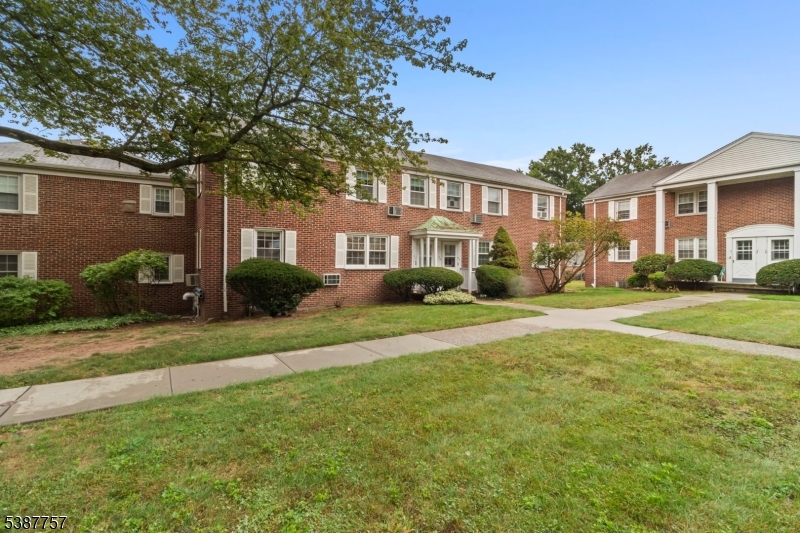 445 Morris Ave 7