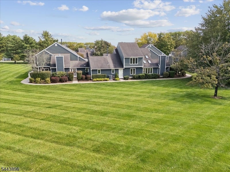 10 Village Dr