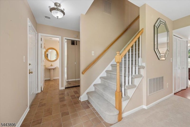 10 Village Dr