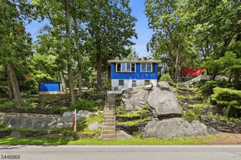 8 Stony Trail