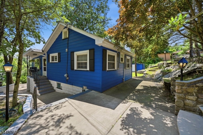 8 Stony Trail
